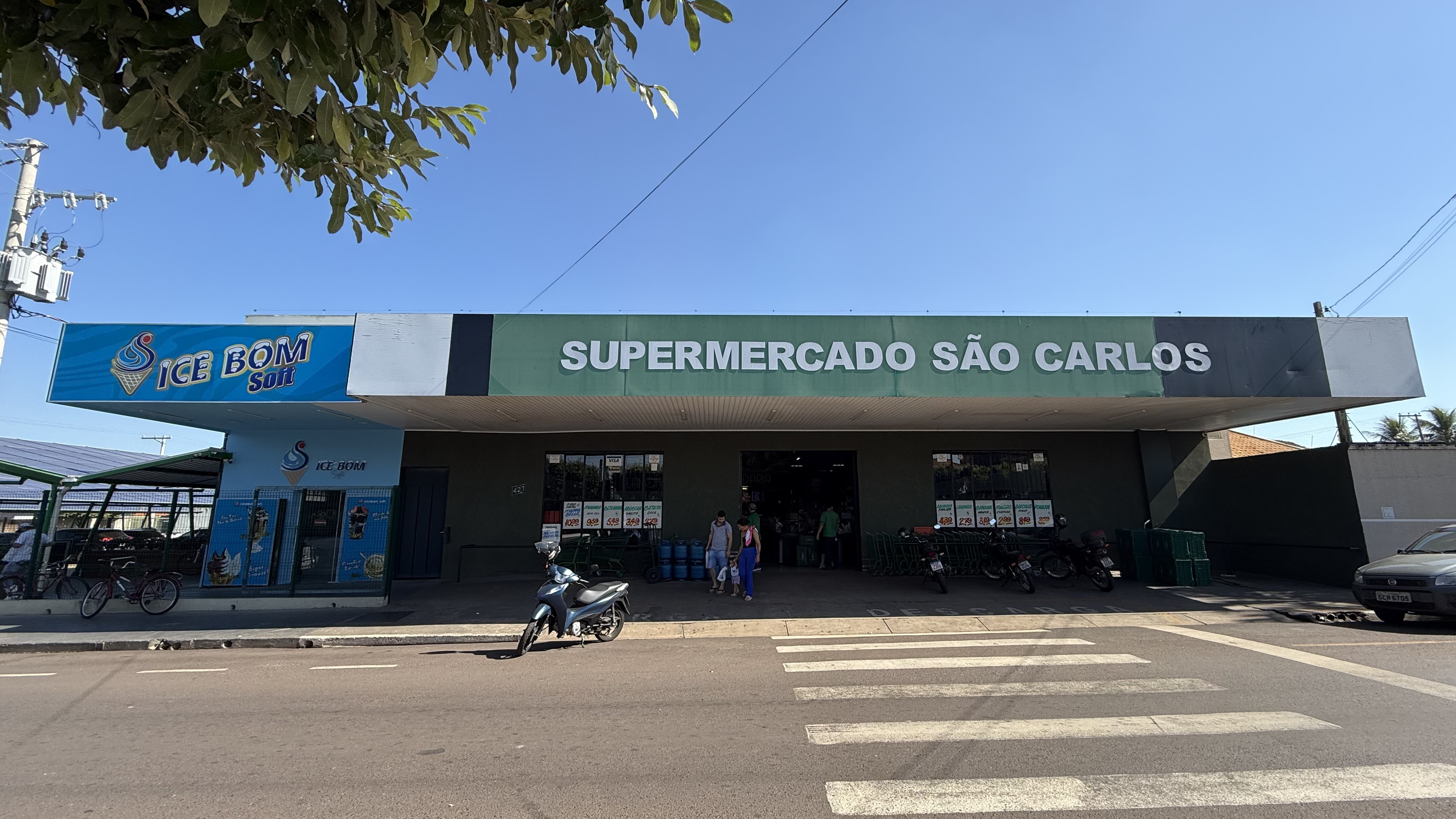 Fachada do Supermercado São Carlos em Buritama / SP